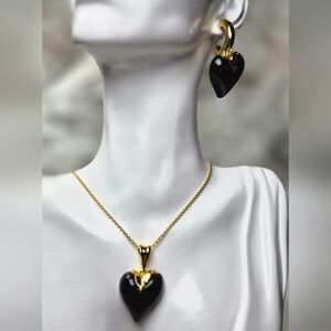Elegant Black Heart Earrings and Gold Necklace Set